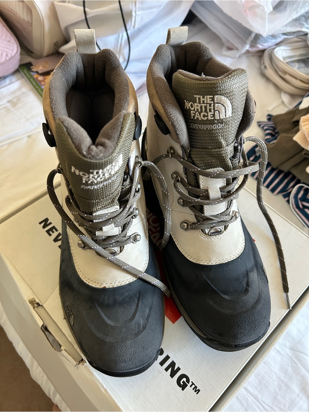 The North Face | Woman’s Chilkats Moonlight Ivory/Amethyst Hiking Boots Size 10 - Picture 5 of 7